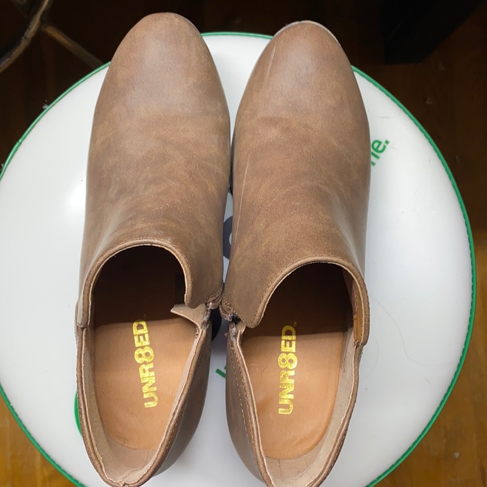 Deep Brown ankle boots( light from overhead lamp distorts the color) - Picture 1 of 10